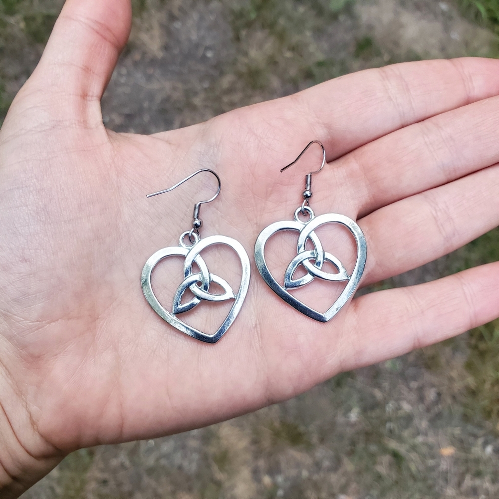 New Handmade Silver Celtic Heart Triquetra Earrings - Picture 5 of 12